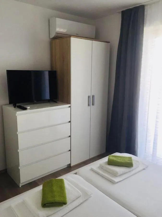Delfin Apartments Crikvenica 0*,